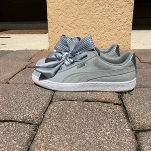 Classic Women’s Silver Suede Pumas